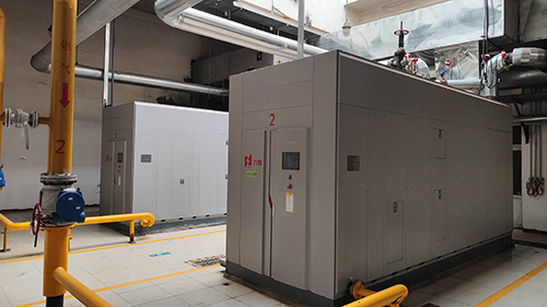 如遇突然降温，锅炉房应如何保障设备的安全运行？